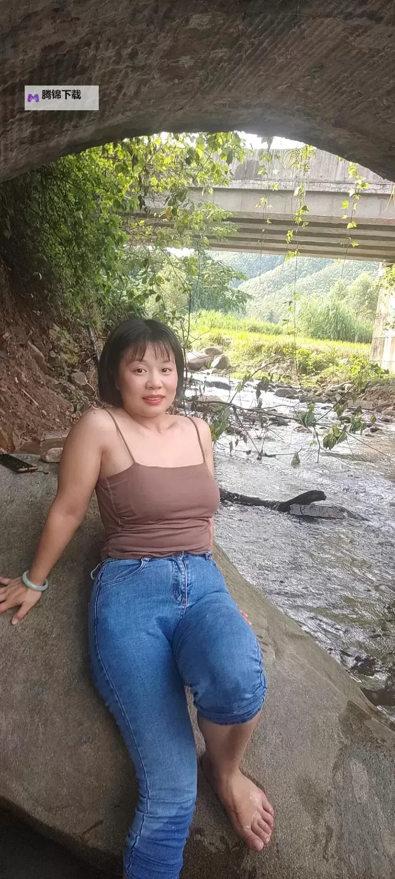 夏日街角的温暖日常：胖女热久久wwww的笑声与成长图2