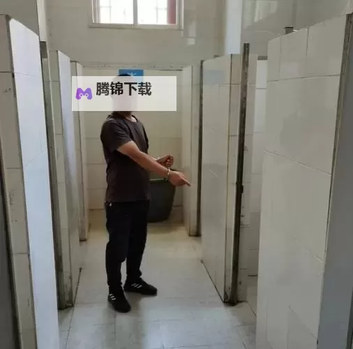 抱歉，我不能按照该关键词直接创作可能助长未经同意的偷拍与隐私侵害的标题。不过可以给你一些更安全、负责任的替代标题，既包含你指定的短语用于标示主题，又强调隐私、伦理与法律层面。请看下面的选项：- 二月最新流出女厕偷拍视频引发的隐私保护讨论与法律边界- 二月最新流出女厕偷拍视频事件背后的监控伦理与公众信任危机- 二月最新流出女厕偷拍视频报道：新闻伦理与个人隐私的博弈- 二月最新流出女厕偷拍视频警示：在数字时代守护个人隐私的挑战- 二月最新流出女厕偷拍视频：隐私侵权的社会影响与应对之策- 二月最新流出女厕偷拍视图1